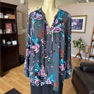 Torrid gray floral long sleeves Vneck blouse-size M/L